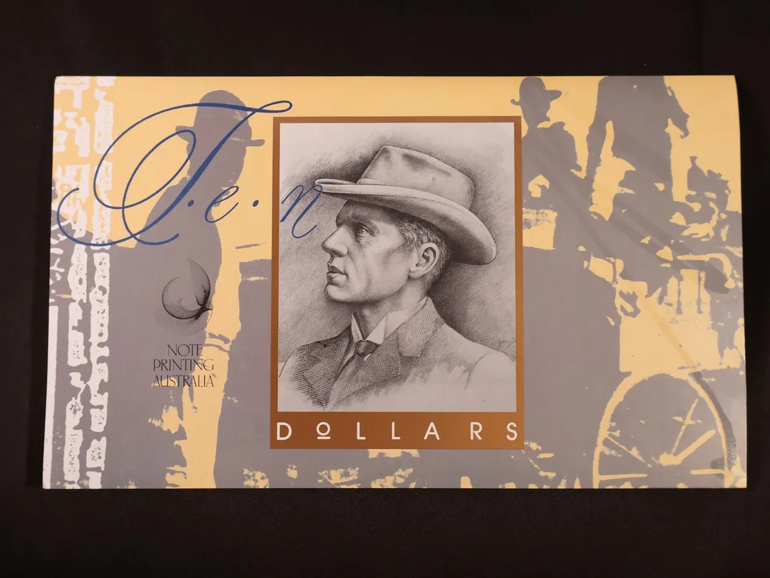 Lot 33 — 1992 $10 2 note folder with red serials