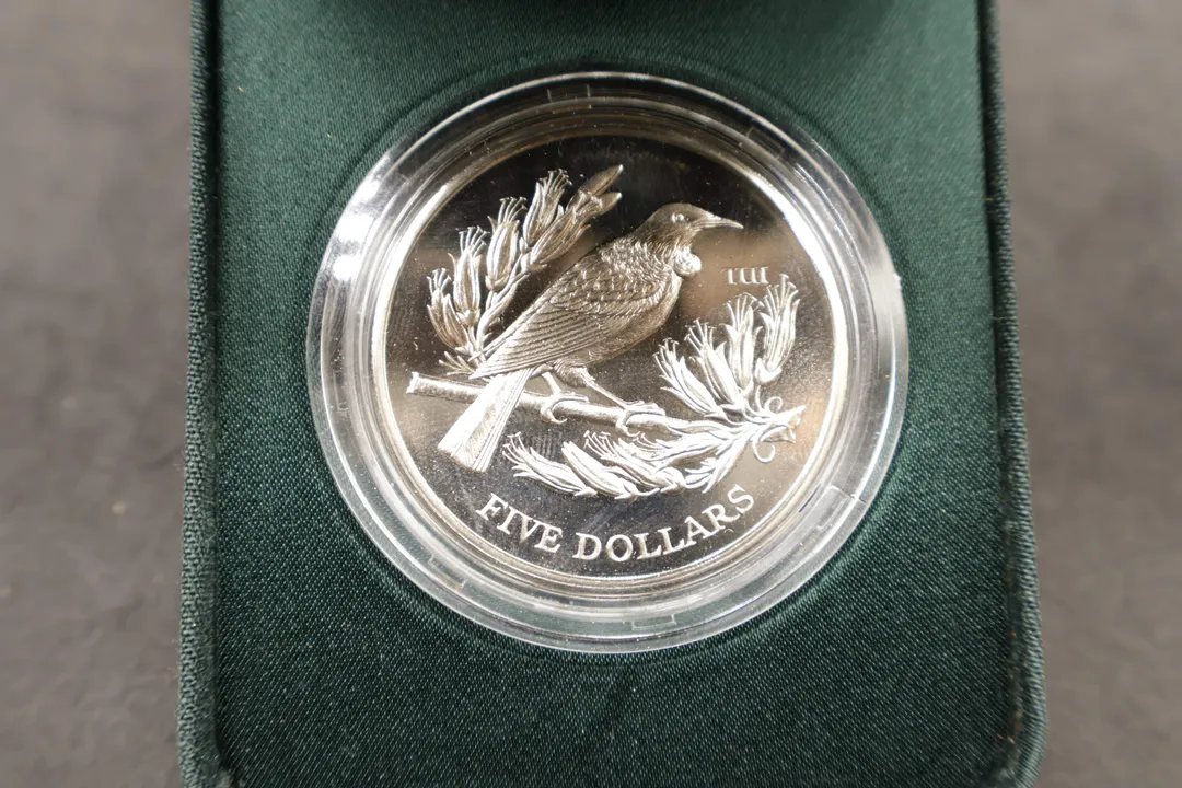 Lot 31 — 1995 Tui $5 Coin